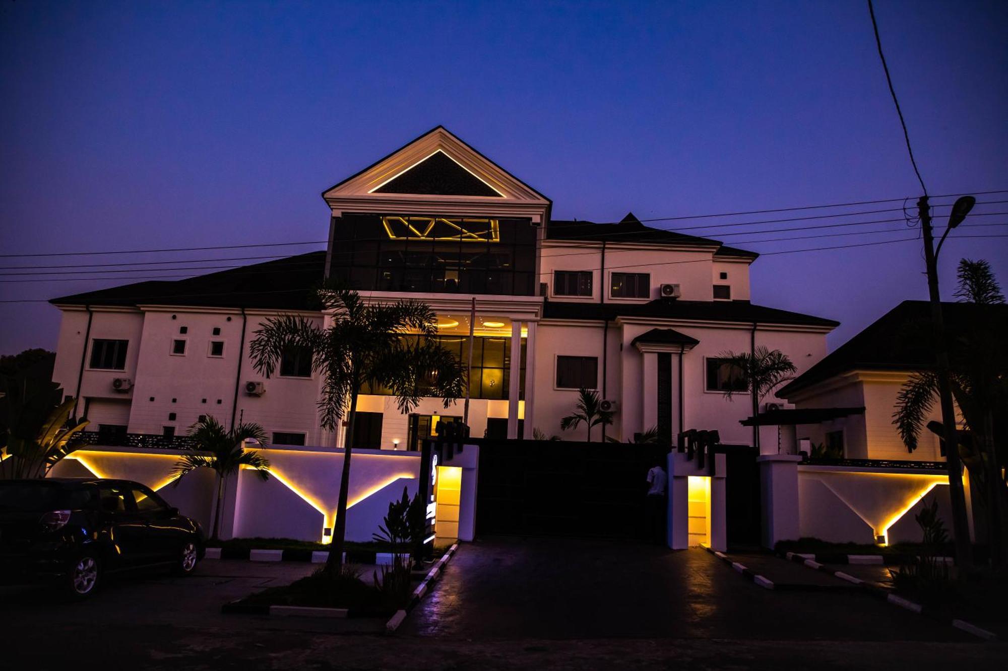 The Stallion Abuja Buitenkant foto