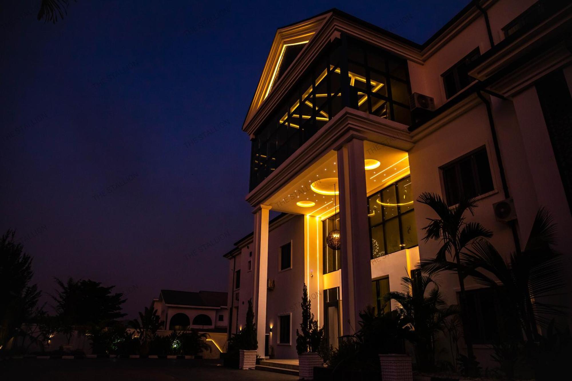 The Stallion Abuja Buitenkant foto