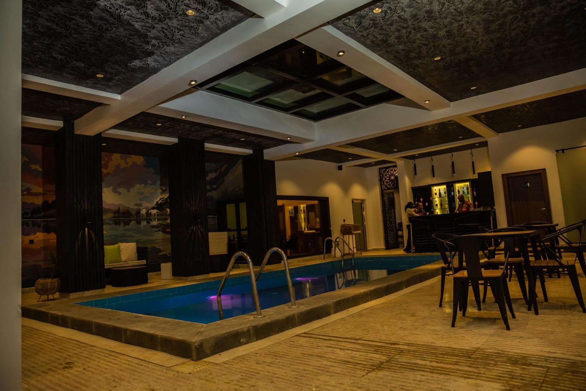 The Stallion Abuja Buitenkant foto